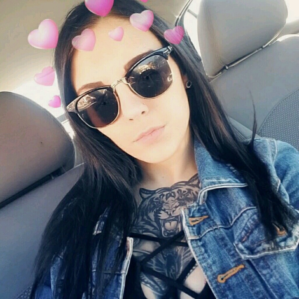 Meet your Posher, Lexie